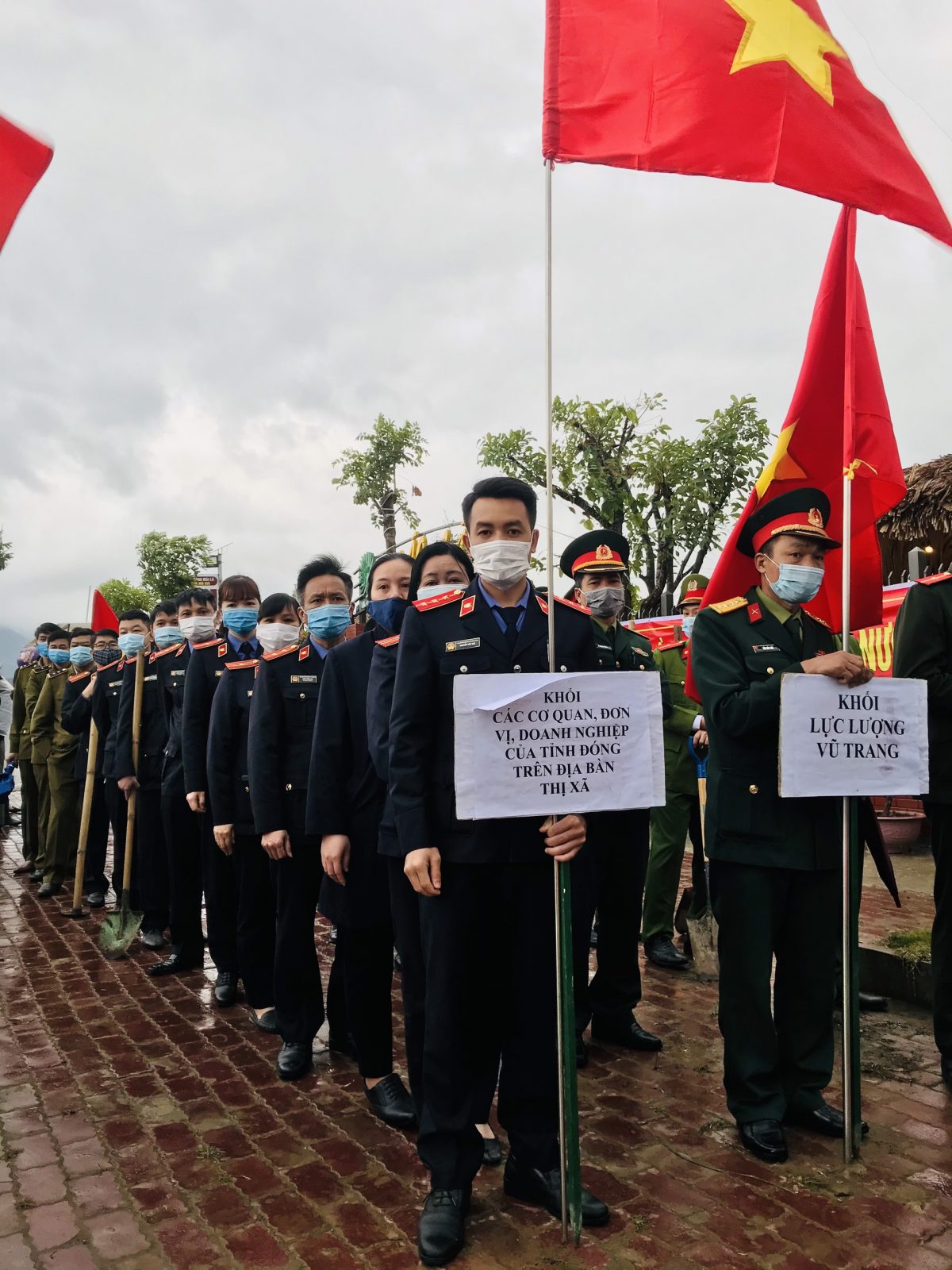 VKSND Nghĩa Lộ tham gia Lễ phát động tết trồng cây và dâng dương tại khu tưởng niệm Chủ tịch Hồ Chí Minh nhân dịp đầu xuân năm 2021