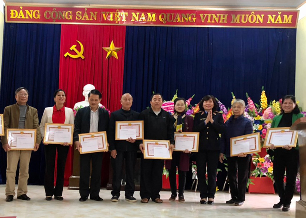 Lãnh đạo VKSND thành phố Yên Bái dự sinh hoạt chi bộ tổ dân phố số 9  Phường Đồng Tâm thành phố Yên Bái.