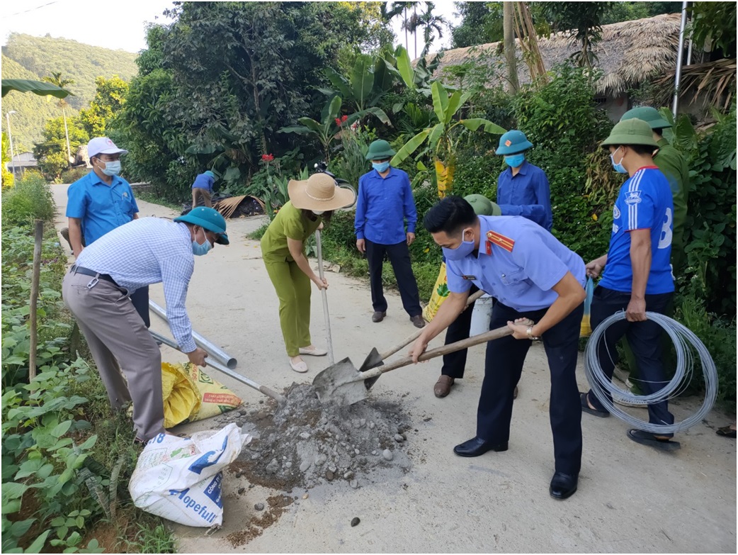 VKSND huyện Văn Yên tham gia “thắp sáng đường quê”