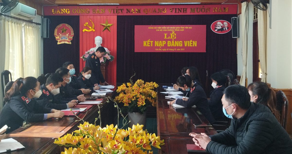 Chi bộ Văn phòng tổng hợp VKSND tỉnh Yên Bái tổ chức Lễ kết nạp đảng viên mới