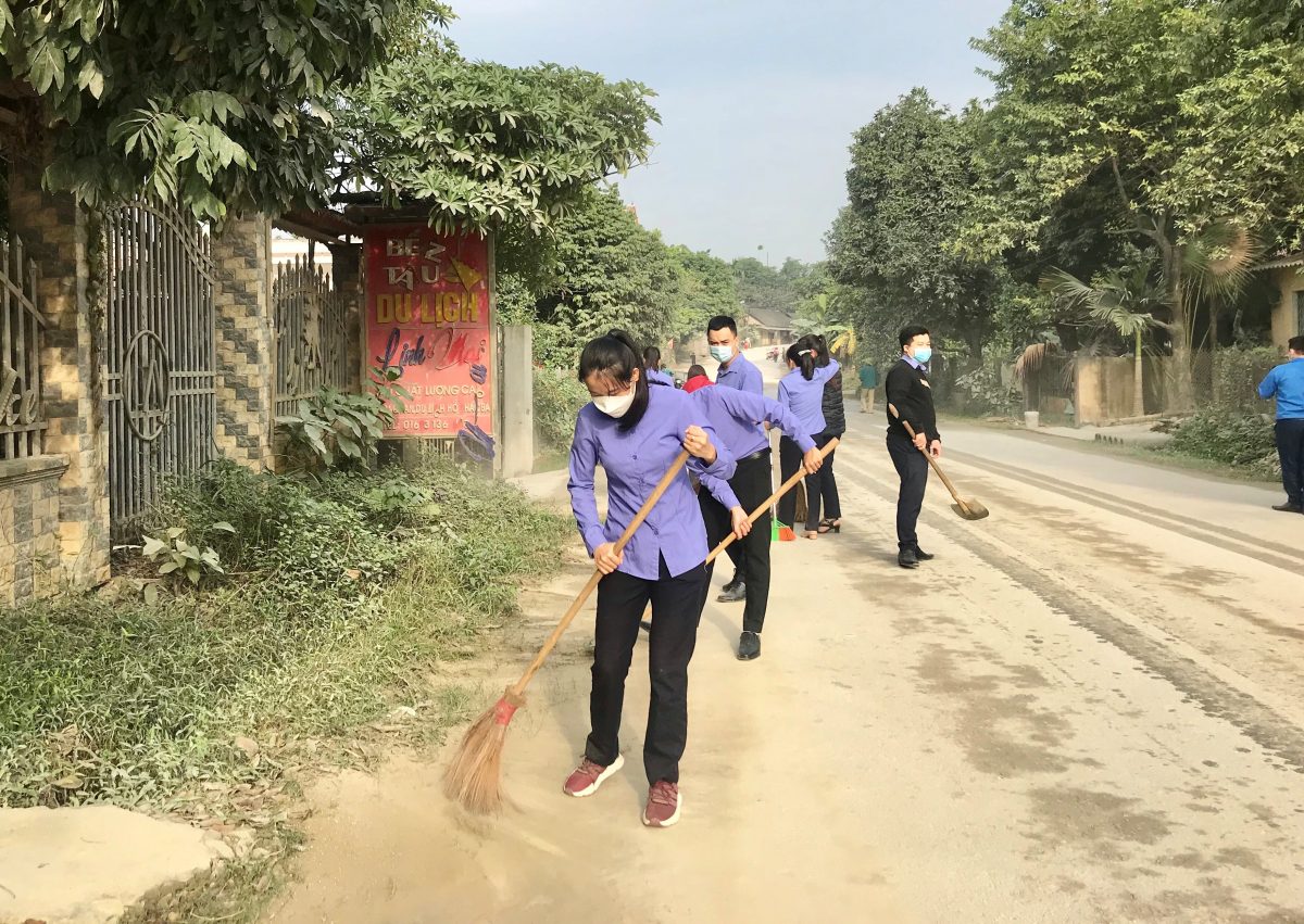VKSND huyện Yên Bình hưởng ứng ngày thứ 7 cùng dân tại thị trấn Yên Bình