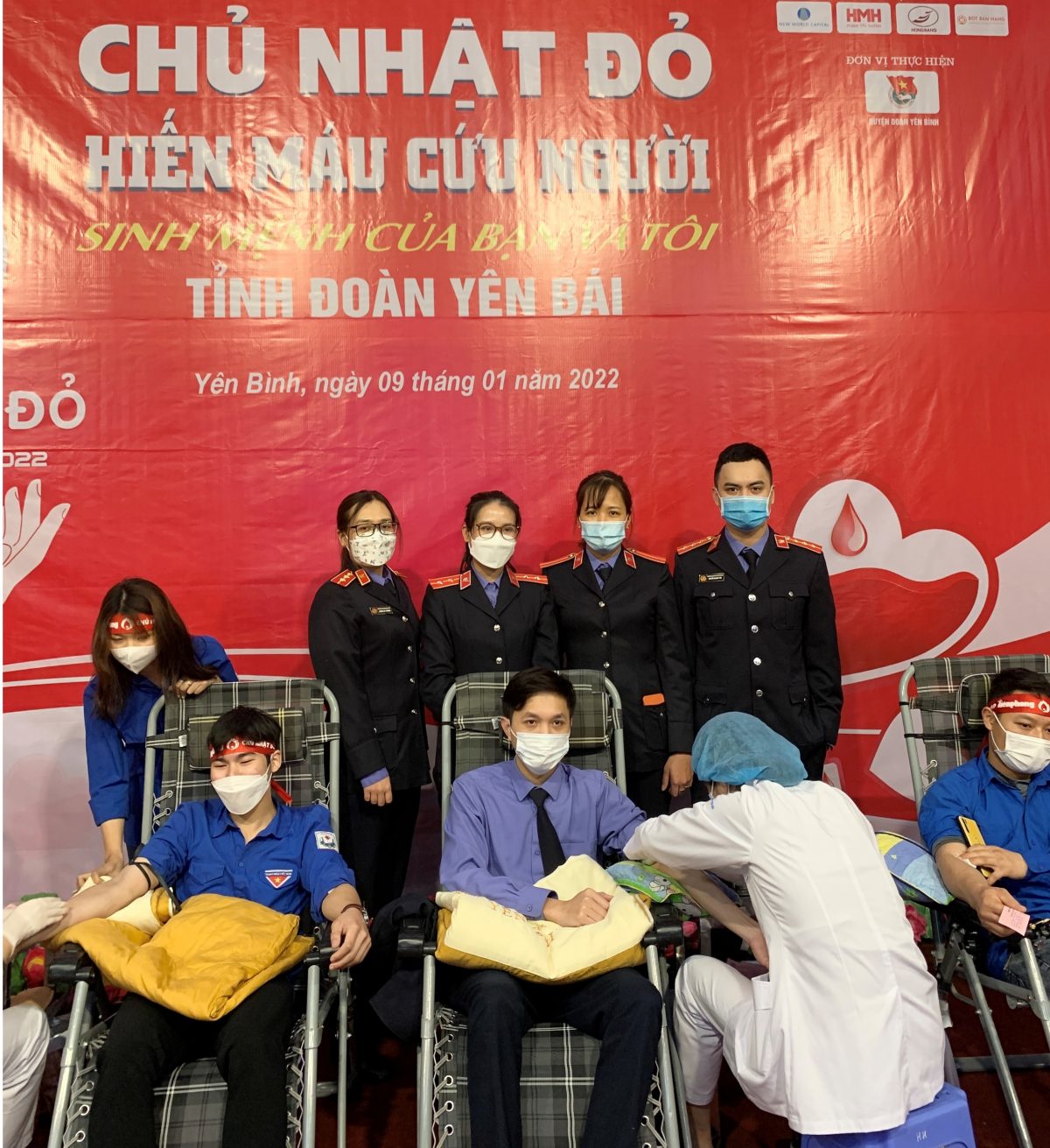 Đoàn thanh niên VKSND huyện Yên Bình tham gia hiến máu tình nguyện hưởng ứng chương trình “Ngày chủ nhật đỏ lần thứ XIV năm 2022” do Tỉnh đoàn Yên Bái phát động