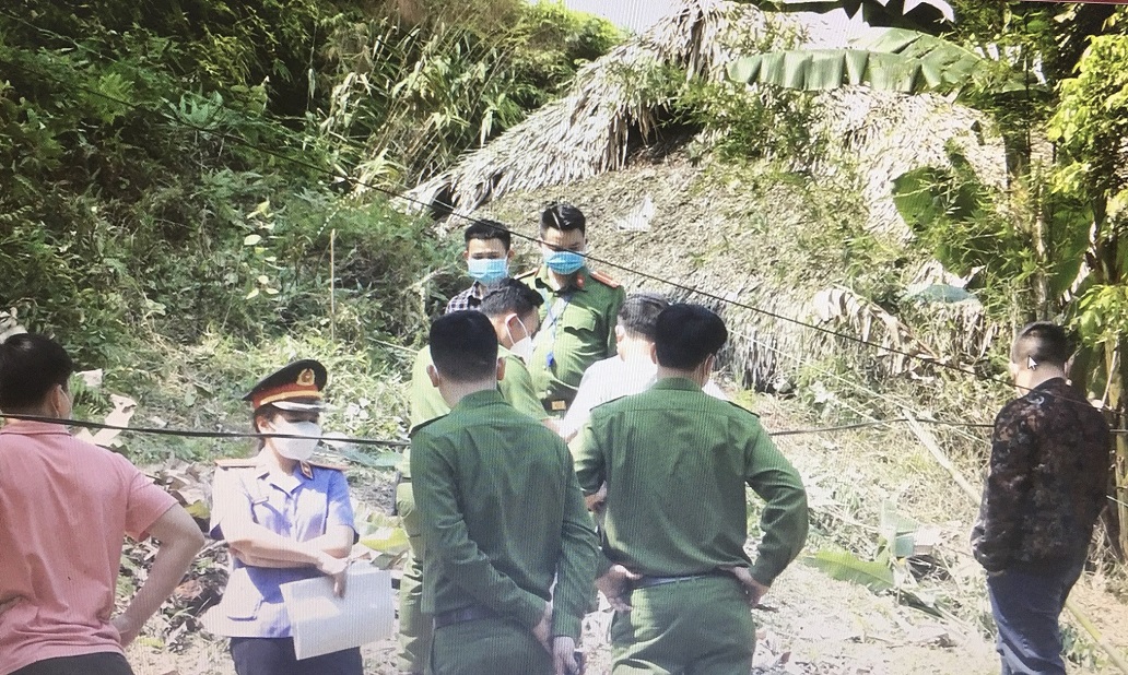 VKSND huyện Lục Yên tham gia cưỡng chế chuyển giao quyền sử dụng đất tại xã Khánh Hòa, huyện Lục Yên