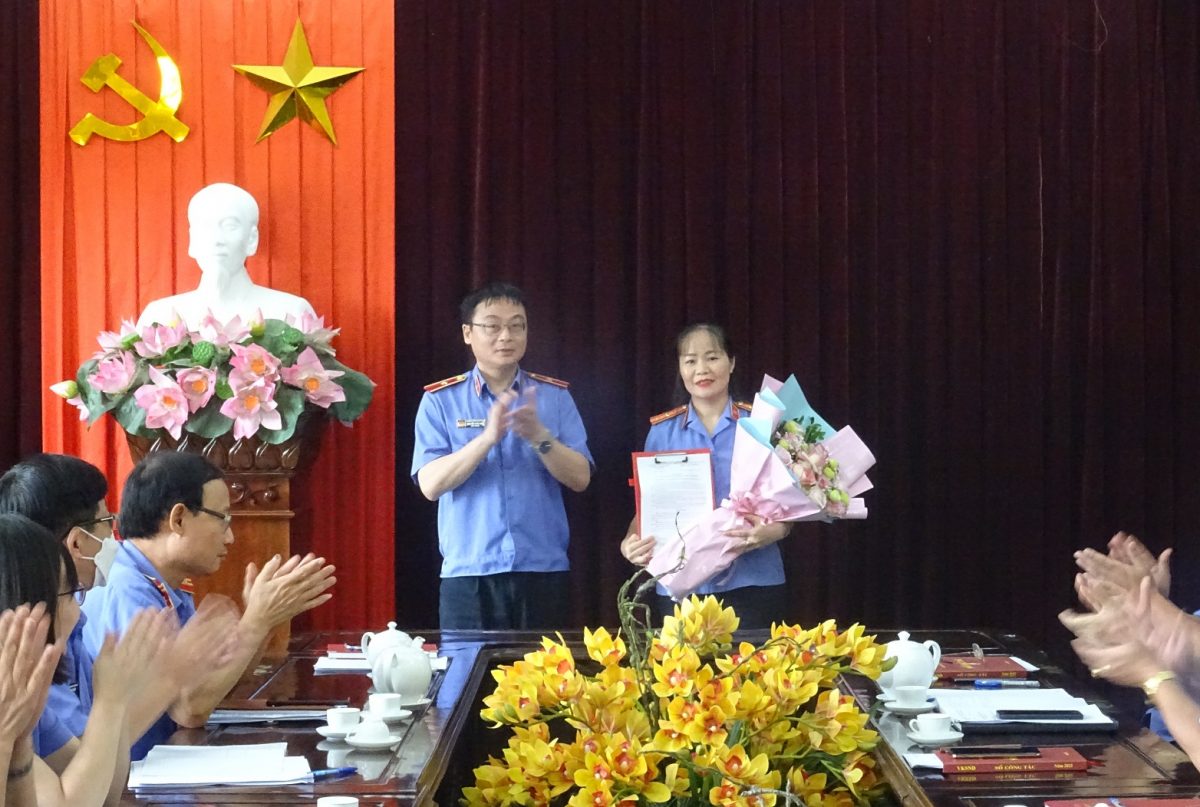 Công bố và trao quyết định bổ nhiệm chức vụ Trưởng phòng tổ chức cán bộ VKSND tỉnh Yên Bái
