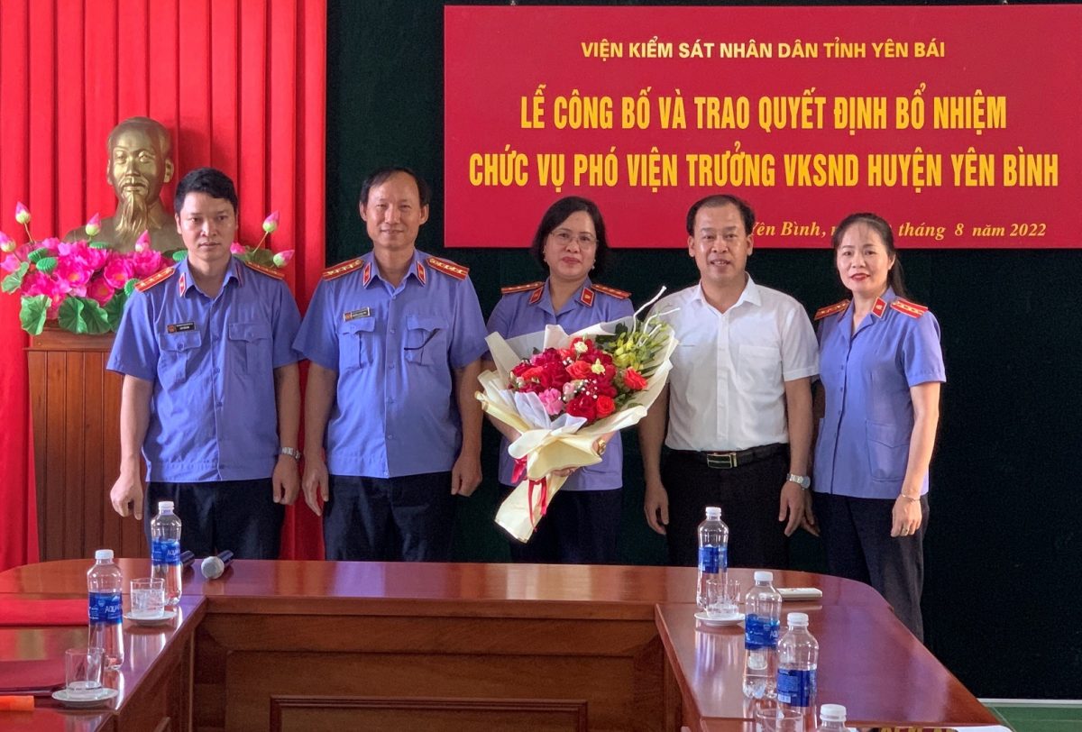 Lễ công bố và trao quyết định bổ nhiệm chức vụ Phó Viện trưởng VKSND huyện Yên Bình