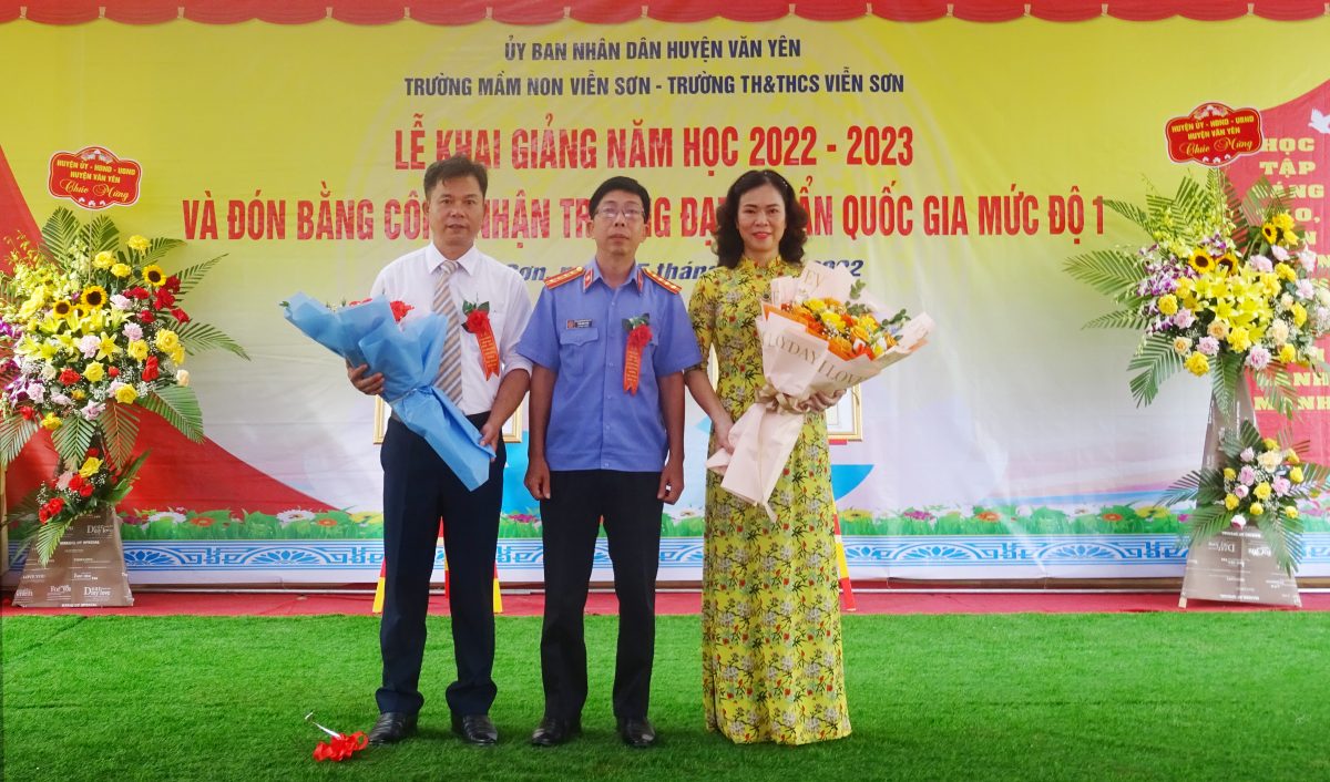 VKSND tỉnh Yên Bái dự lễ khai giảng và đón bằng công nhận trường đạt chuẩn Quốc gia mức độ 1 tại Trường Mầm non và Trường TH&THCS Viễn Sơn, huyện Văn Yên.