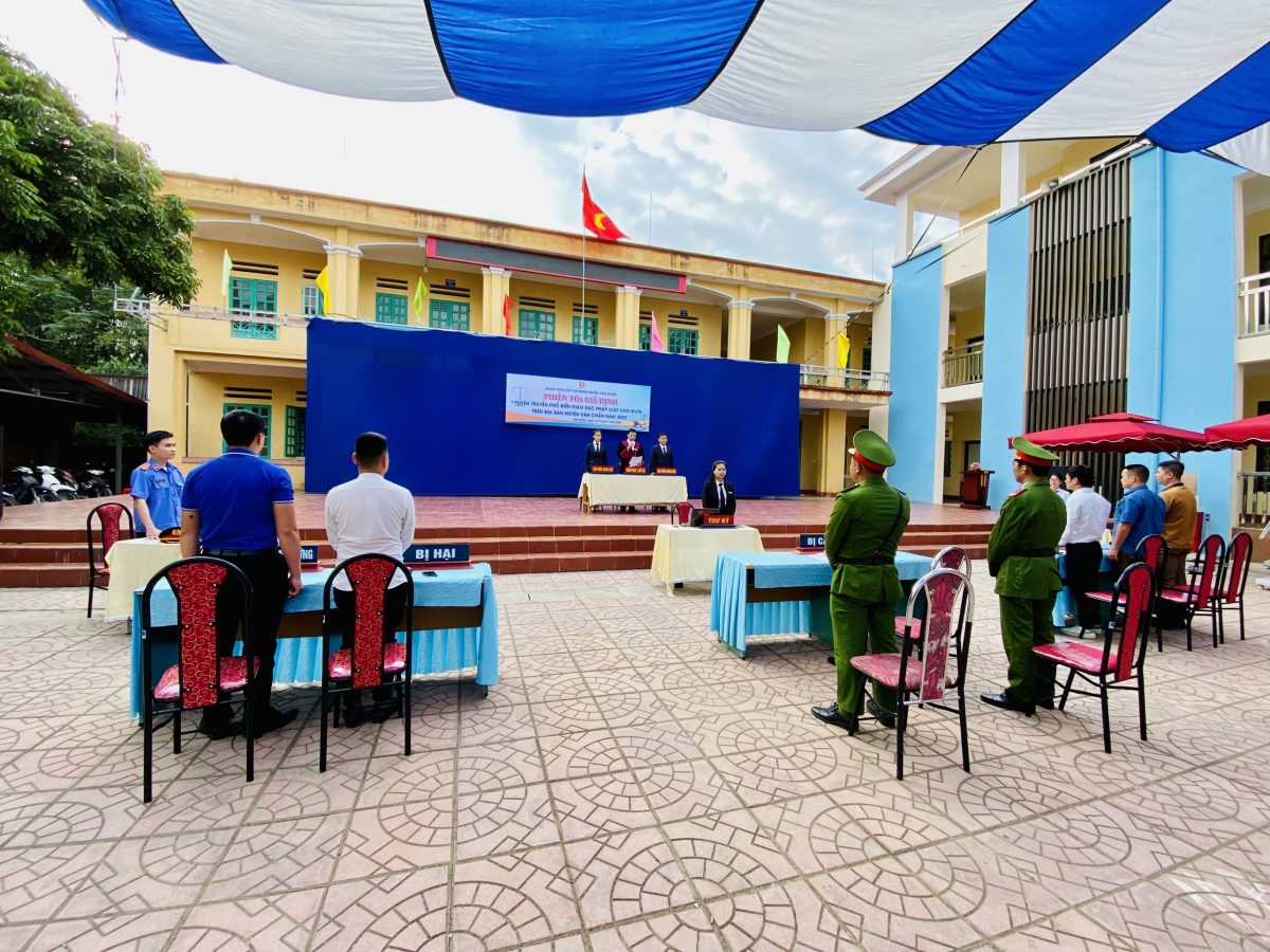 Đoàn thanh niên Viện kiểm sát nhân dân huyện Văn Chấn phối hợp với Huyện đoàn Văn Chấn và Tòa án nhân dân huyện Văn Chấn tổ chức “Phiên tòa giả định – tuyên truyền pháp luật”