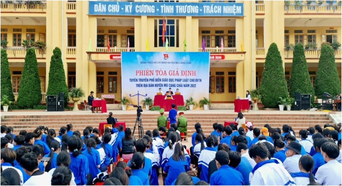 Chi đoàn Viện kiểm sát nhân dân huyện Mù Cang Chải phối hợp tổ chức Phiên tòa giả định tại Trường THPT huyện Mù Cang Chải