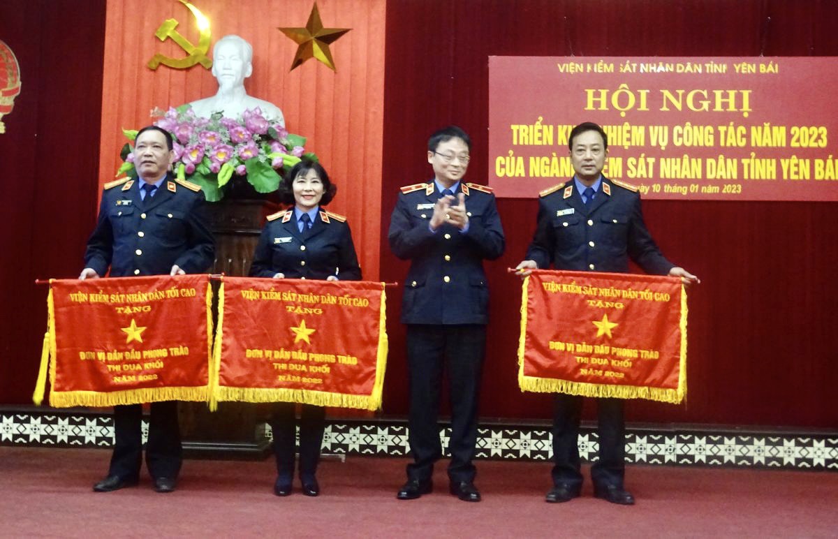 Phòng 9 “Lá cờ đầu trong phong trào thi đua yêu nước  của ngành Kiểm sát nhân dân tỉnh Yên Bái”