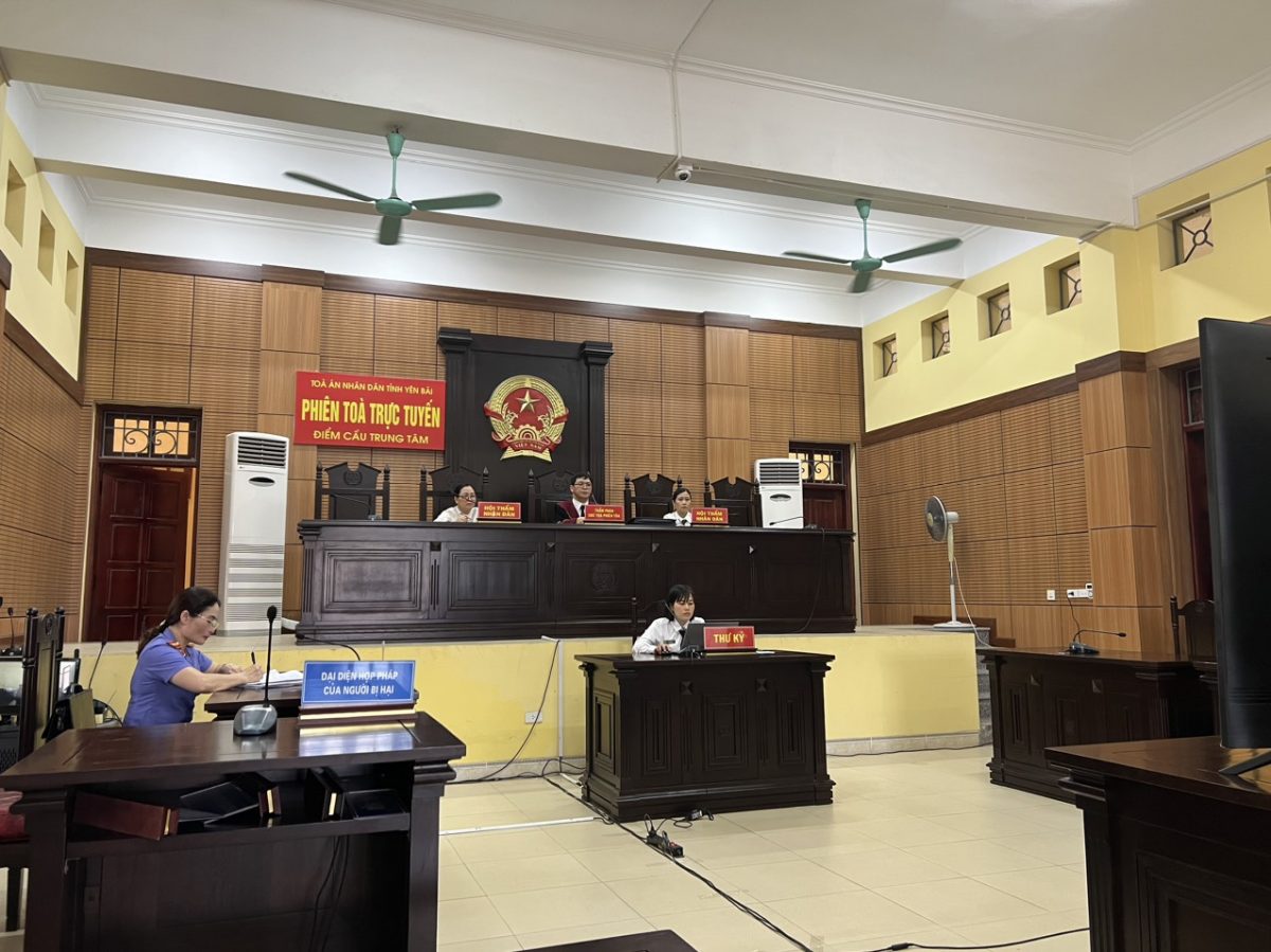VKSND tỉnh Yên Bái phối hợp với TAND cùng cấp tổ chức 03 phiên tòa xét xử trực tuyến và rút kinh nghiệm