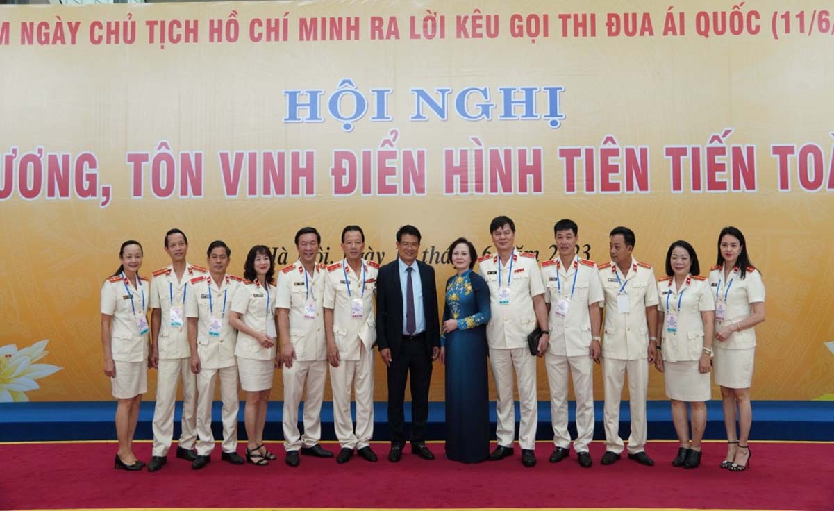 Đồng Chí Ngô Thành Long – Viện trưởng VKSND huyện Văn Chấn, tỉnh Yên Bái vinh dự là một trong 700 Điển hình tiên tiến toàn quốc