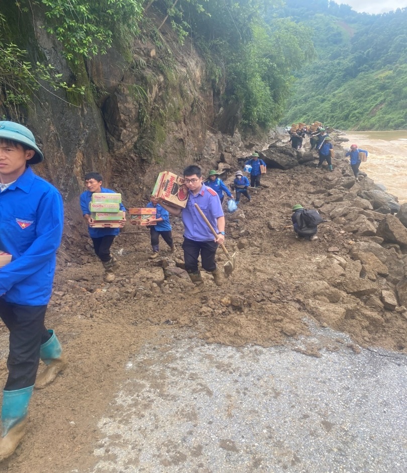 VKSND huyện Mù Cang Chải, tỉnh Yên Bái chung tay khắc phục hậu quả lũ lụt