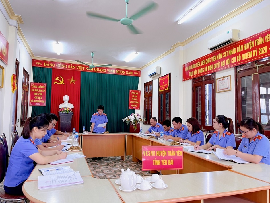 VKSND tỉnh Yên Bái kiểm tra việc thực hiện Quy chế dân chủ tại VKSND  huyện Trấn Yên.