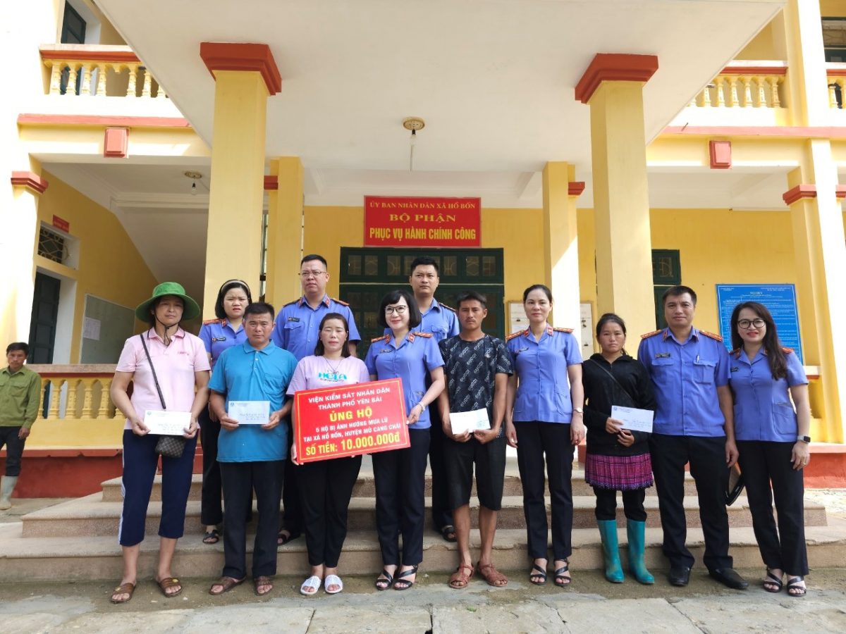 VKSND thành phố Yên Bái chung tay đóng góp, ủng hộ người dân tại xã Hồ Bốn, huyện Mù Cang Chải, tỉnh Yên Bái