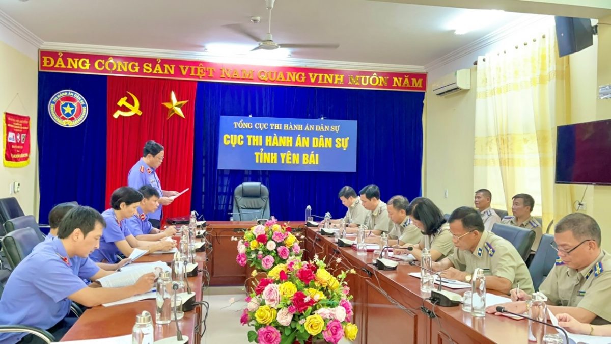 Phòng 8 VKSND tỉnh trực tiếp kiểm sát tại Cục Thi hành án dân sự tỉnh Yên Bái