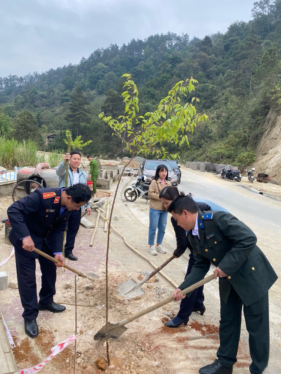 VKSND huyện Trạm Tấu tham gia Tết trồng cây Xuân Giáp Thìn năm 2024