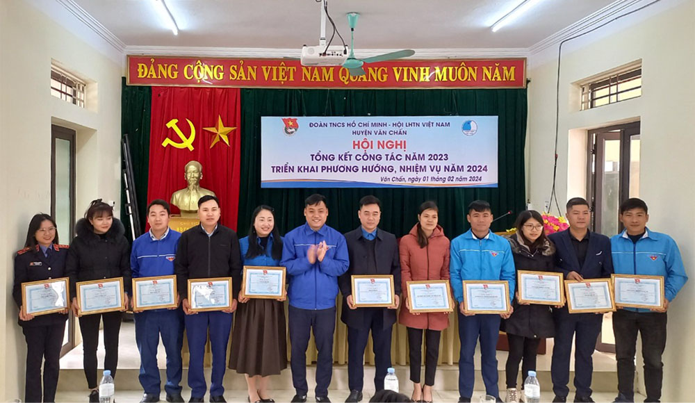 Chi đoàn VKSND huyện Văn Chấn được khen thưởng trong công tác Đoàn và phong trào Thanh thiếu nhi năm 2023.
