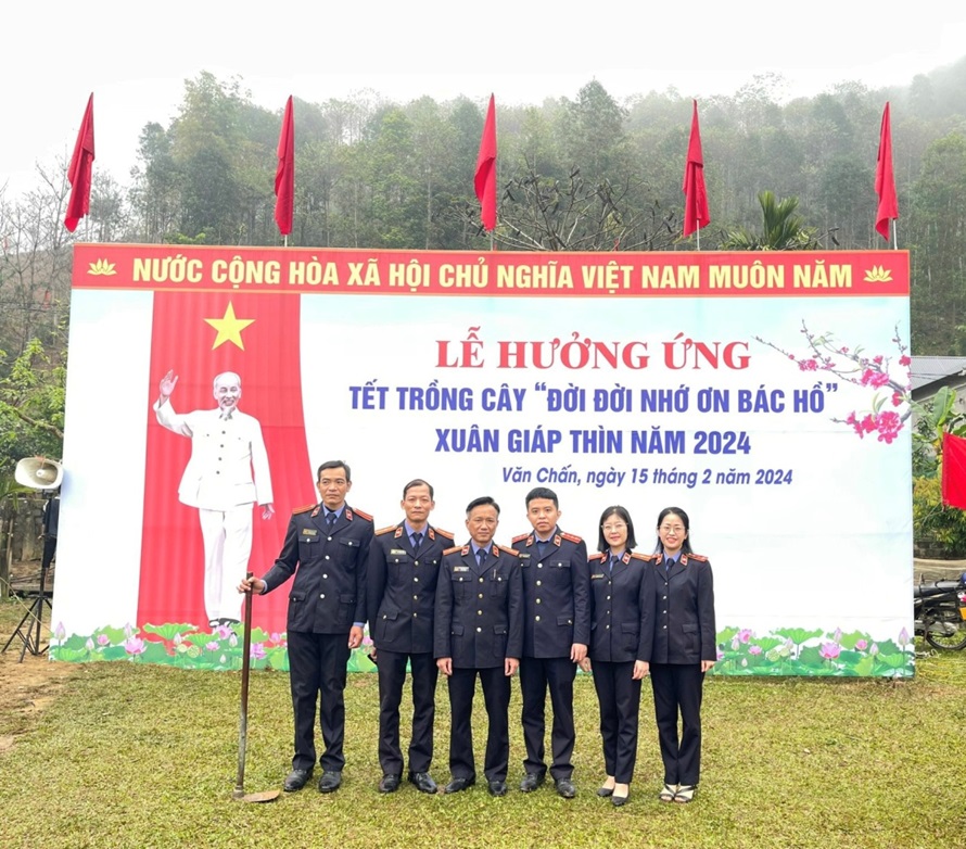 VKSND huyện Văn Chấn hưởng ứng Tết trồng cây đầu Xuân Giáp Thìn năm 2024