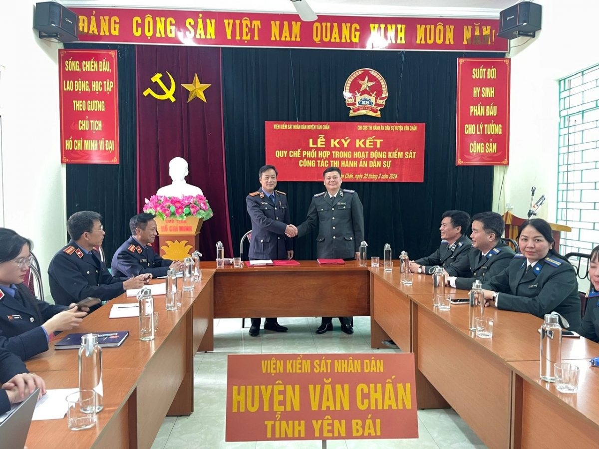VKSND huyện Văn Chấn ký kết quy chế  phối hợp với Chi cục thi hành án dân sự cùng cấp trong hoạt động kiểm sát công tác thi hành án dân sự