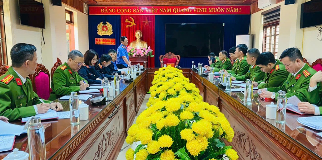 Phòng 8 Viện kiểm sát nhân dân tỉnh Yên Bái trực tiếp kiểm sát việc thi hành án phạt tù tại Trại giam Hồng Ca